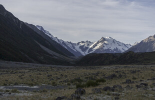 壮丽山野雪山风景图