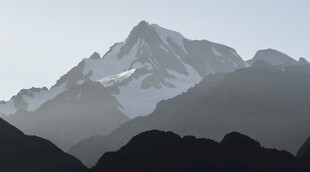 壮丽雪山景观