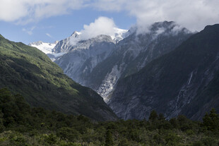 壮丽高山峡谷自然景观