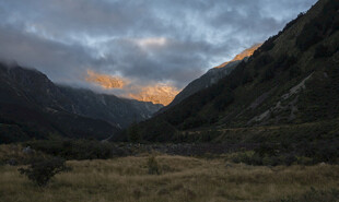 山间暮色美景