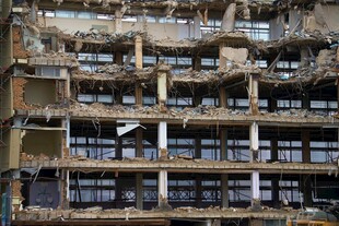 被摧毁的多层建筑