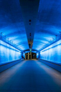 梦幻蓝色地下通道空间