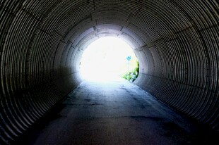 隧道尽头的光明