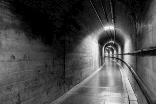 黑暗隧道尽头的光明