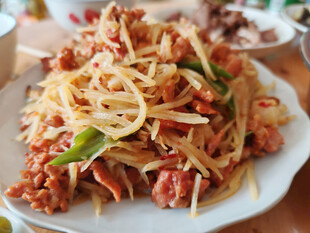 美味土豆丝小炒肉