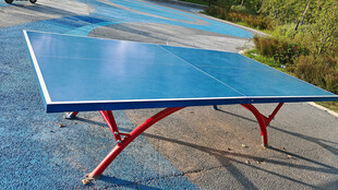 户外蓝色乒乓球桌