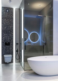 现代时尚浴室浴缸场景