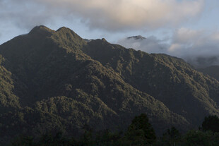壮丽山峦 云雾缭绕之景