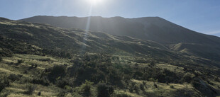 山间美景 阳光洒落山谷