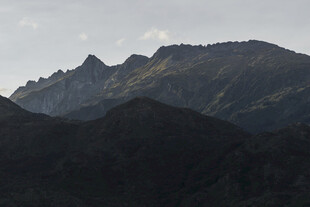 壮丽山峦景色