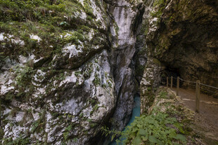 山间狭缝景观