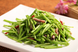 清炒蒜苔肉丝