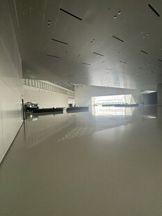 现代空旷室内空间场景