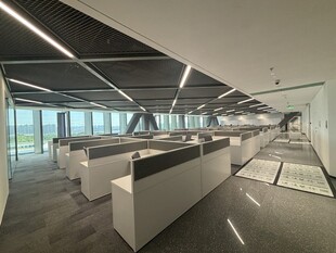 现代开放式办公空间场景
