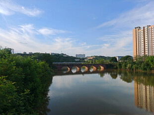 河畔城市风光美景