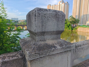 河畔石栏