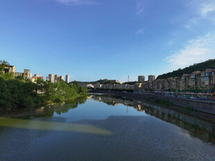 城市河畔风光美景