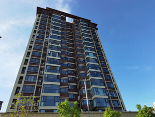 现代高层住宅楼外观