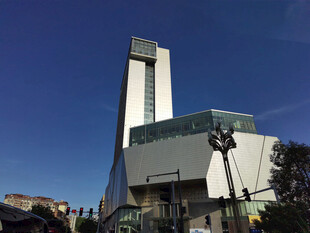 现代风格高楼建筑外观