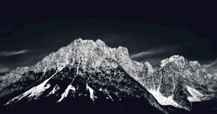 巍峨雪山壮丽景致