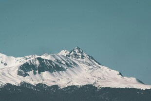 巍峨雪山