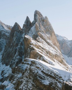 巍峨雪山壮丽山峰景观
