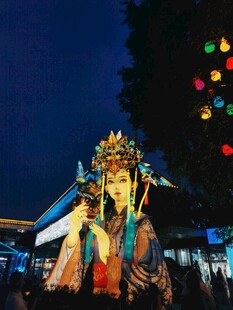 夜下戏曲人物扮相展示