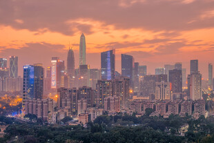 夕阳晚霞下的深圳城市夜景