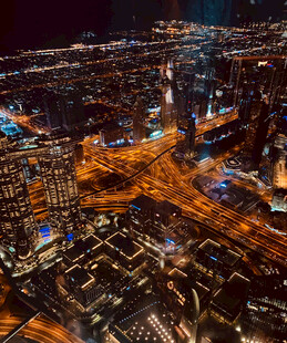 城市璀璨夜景俯瞰图