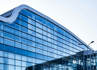 现代玻璃幕墙建筑外观