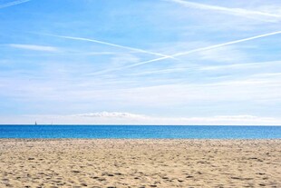 美丽沙滩与蔚蓝大海