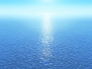 海面阳光闪耀的美丽景象