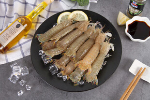 冰镇皮皮虾配蘸料与美酒