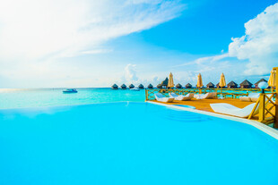 梦幻蓝色海滨度假胜地