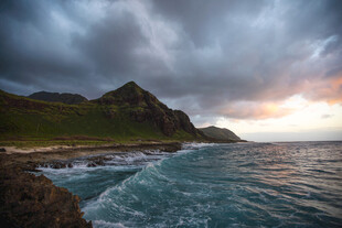 海边山峦暮色海景风光