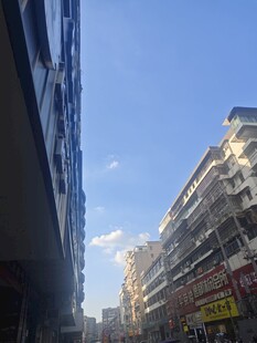 城市街道景象