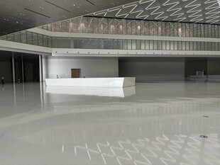 现代空旷室内建筑空间