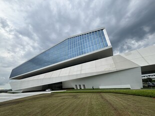现代风格的独特建筑外观