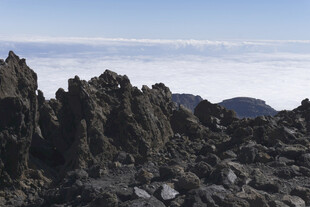 高山嶙峋景观