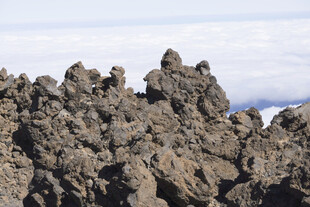 嶙峋火山岩景观
