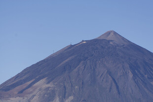 巍峨壮观的火山山峰