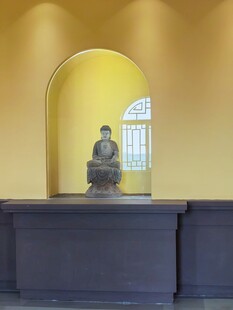 坐佛