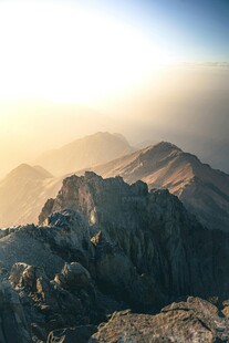 壮丽山景日出时刻
