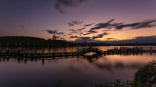 湖畔绝美日落倒影景观