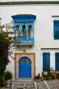 蓝白风情的特色建筑小屋