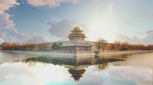 湖畔古建筑的美丽倒影