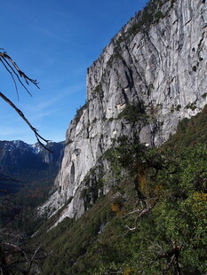 巍峨险峻的壮丽山景