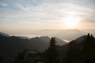 山间日出美景