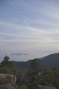 山间远眺海景