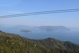 山巅远眺碧海岛屿风光